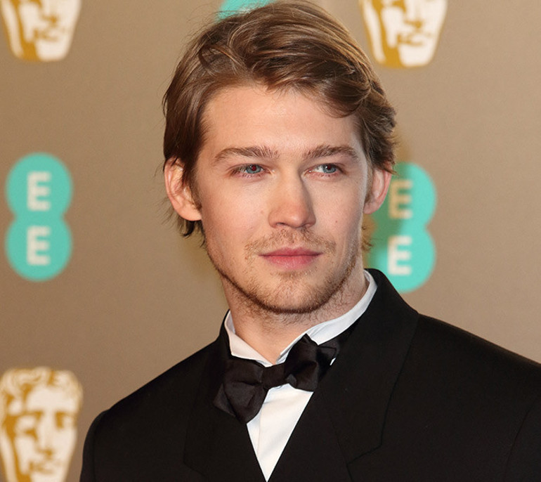 Ayrıldığı sevgilisi ünlü oyuncuyu servet sahibi yapmıştı… Kötü sözler umurunda değil… Çoktan kendini yeni aşkın kollarına atmış