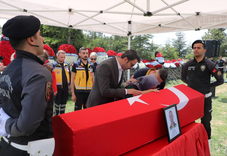 Şehit polis Yonuz Turana acı veda Sen bizi böyle mi bırakacaktın