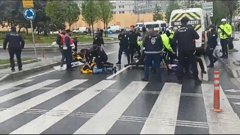 İstanbulda 1 Mayıs hareketliliği: Taksime çıkan yollar kapatıldı, Saraçhanede arbede