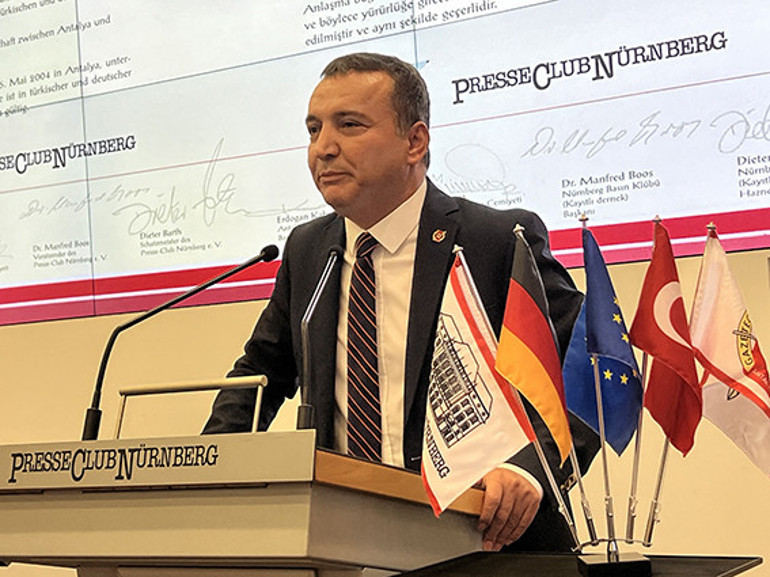 20 yıllık kardeşliğe kutlama