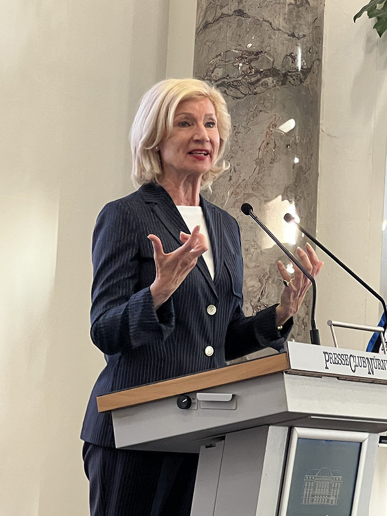 20 yıllık kardeşliğe kutlama