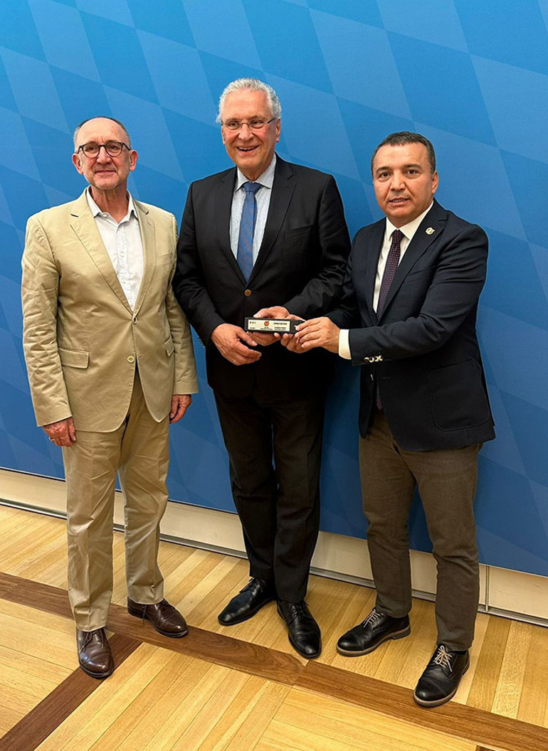 ‘AfD huzuru bozamaz’