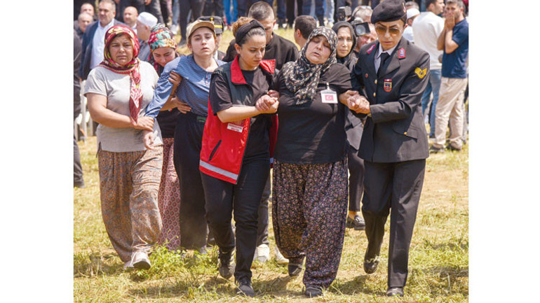 Kaza şehitlerine veda