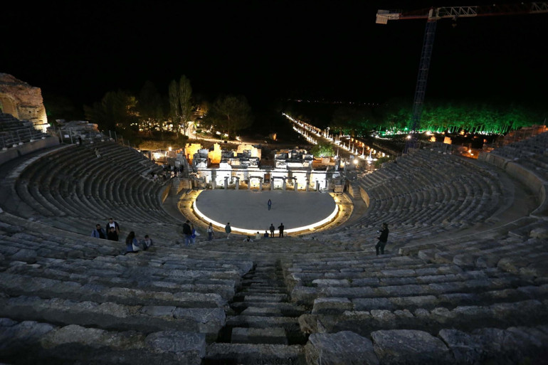 Efes Antik Kentinde gece müzeciliği... Ziyaret saat 00.00a kadar uzatıldı