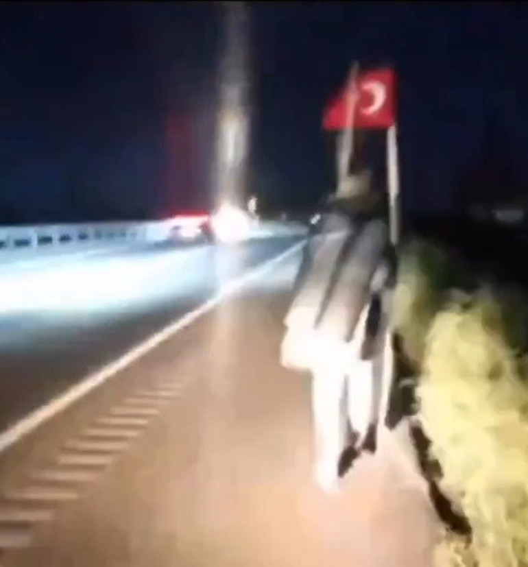 Canlı yayında kaza sonucu hayatını kaybetmişti; CZN Buraktan Neşet Turanın ailesine taziye ziyareti: Ben onların bir kardeşi sayılırım