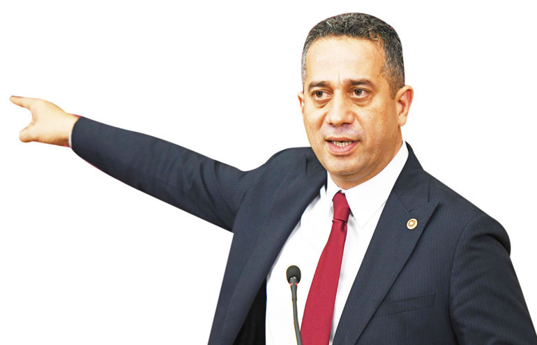 Manşet üstüne manşet