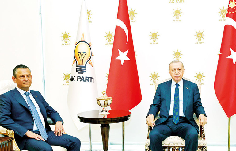 Manşet üstüne manşet
