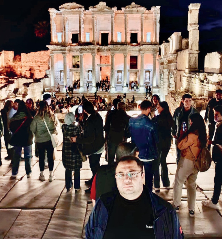 Antik Efes Kenti ışıldıyor