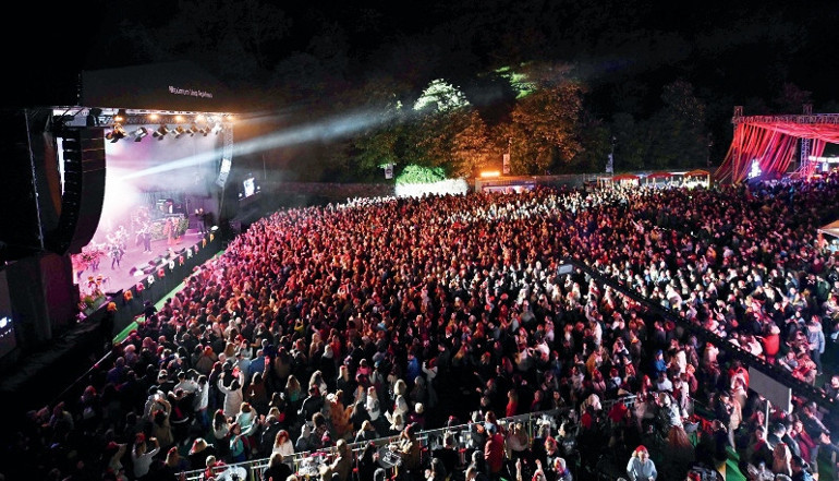 Ünlülerin bahar coşkusu