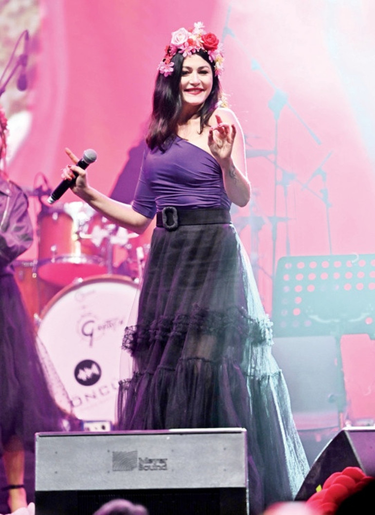 Ünlülerin bahar coşkusu