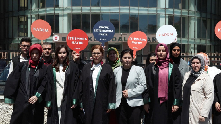 Sucu dükkanında özel odalı çocuk istismarı davasında ilk duruşma başladı