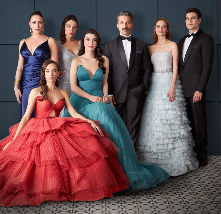 Çok iddialı geliyorlar... Göz kamaştıran Yalan