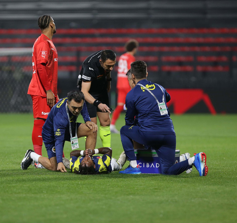 Fenerbahçede korkunç sakatlık tablosu Hedefte Ertuğrul Karanlık var