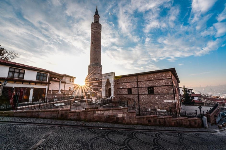 Arslanhane Camii için ışıklandırma ve peyzaj