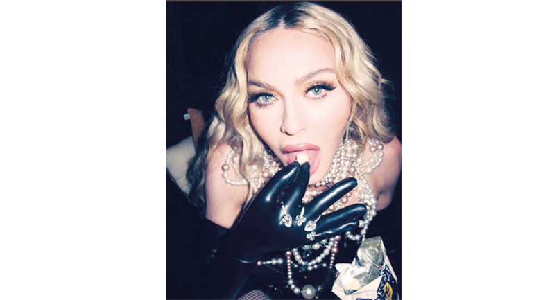 Açılın, mekânın sahibi geldi