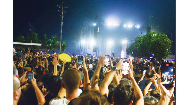 Açılın, mekânın sahibi geldi