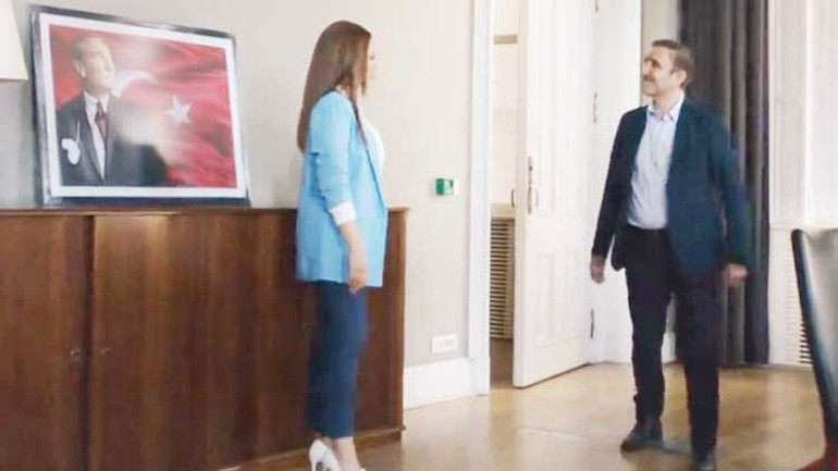 Ergenliğini aşamamış bir başkonsolos
