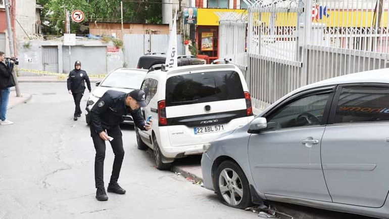 Kaldırıma park edenlerin lastikleri bıçaklandı