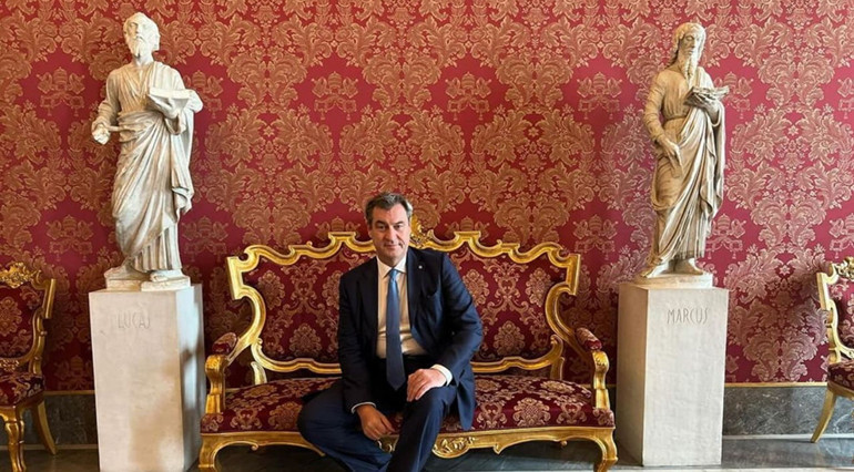 Papa’ya ‘Bavyera birası’ hediye etti