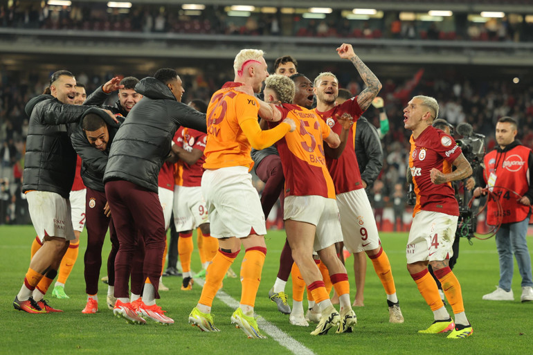 Fatih Karagümrük - Galatasaray maçına Mertens ve Barış Alper damgası Fenerbahçe derbisi heyecanlı geçecek derken...