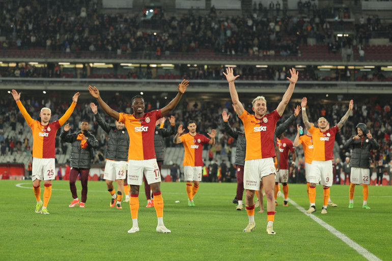 Fatih Karagümrük - Galatasaray maçına Mertens ve Barış Alper damgası Fenerbahçe derbisi heyecanlı geçecek derken...