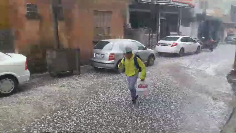Diyabakırı sağanak ve dolu vurdu
