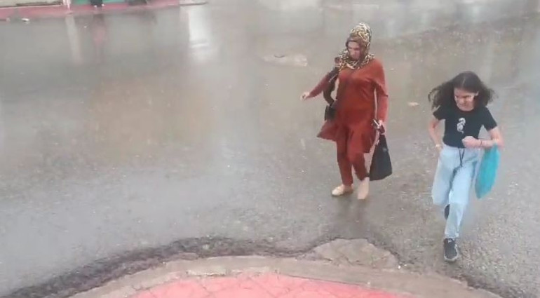 Diyabakırı sağanak ve dolu vurdu