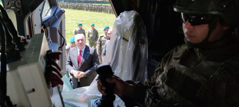 Bakan Damka, Mehmetçik ile bir araya geldi