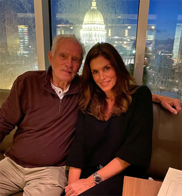 Ünlü yıldız aile trajedisi hakkında ilk kez konuştu... Babam onu çok beklemişti... Tek erkek kardeşim küçücük yaşta öldü...  Kendimi öyle suçlu hissediyorum ki