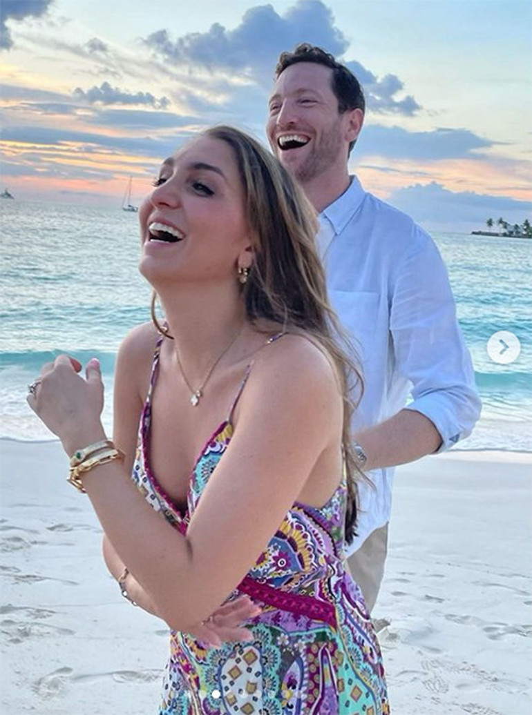 Sevgilisi önünde diz çökünce gözyaşlarına boğulmuştu... Herkes gelinliğini merak ediyor