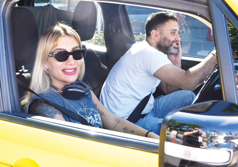 Zerrin Özer yardımla yürüdü... Nörolog arıyorum