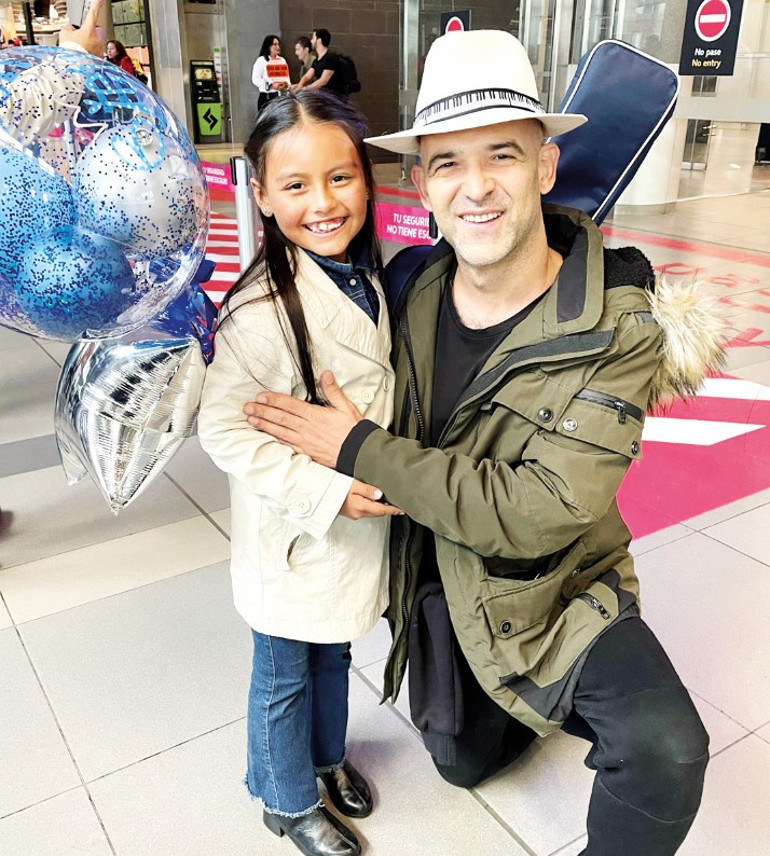 Zerrin Özer yardımla yürüdü... Nörolog arıyorum