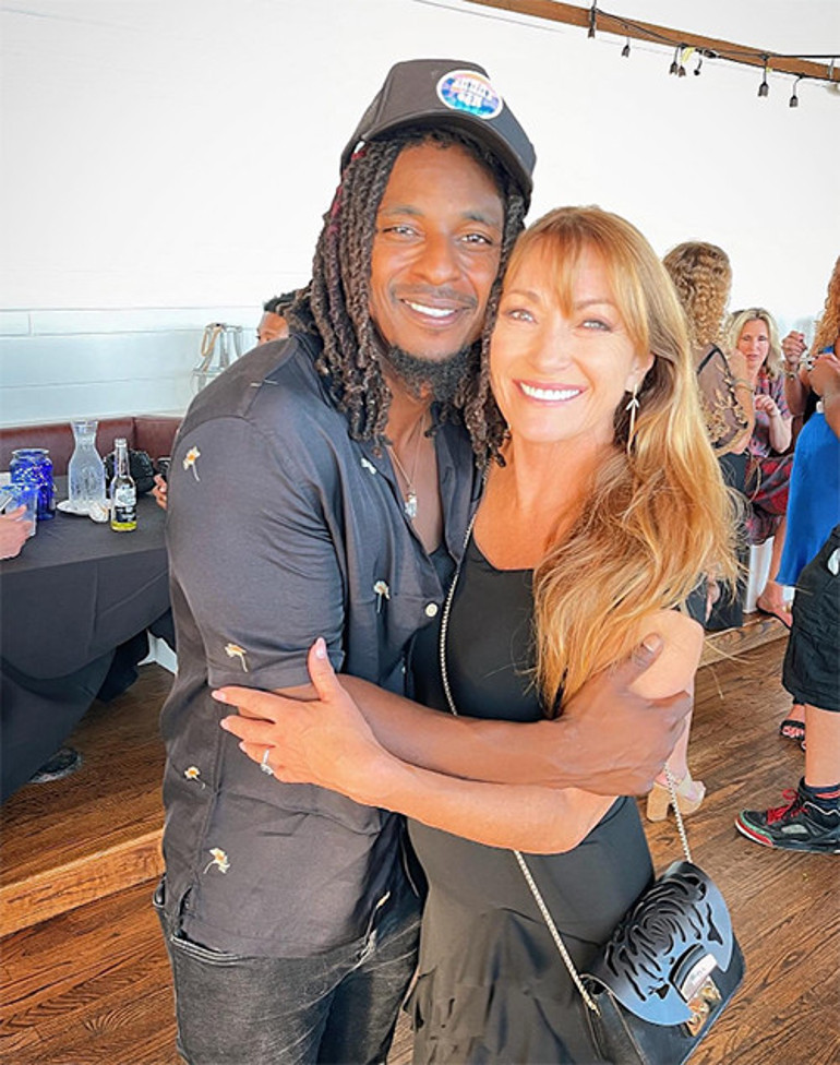 Erkeklerle işim bitti diye düşünüyordu... Onunla göz göze geldiği an dünyası tamamen değişti