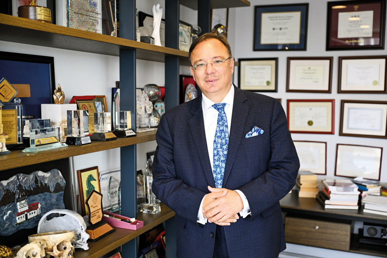 ‘İnsan zihnini özgürleştiren çalışmak değil merak’