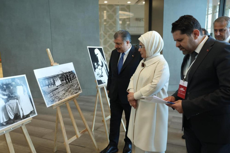 Emine Erdoğan ve Bakan Koca, Ebeler ve Hemşireler Gününde düzenlenen programa katıldı