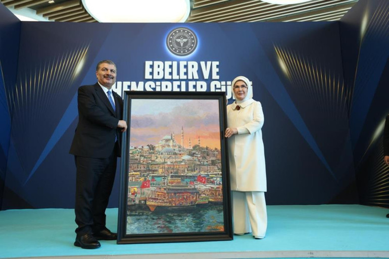 Emine Erdoğan ve Bakan Koca, Ebeler ve Hemşireler Gününde düzenlenen programa katıldı