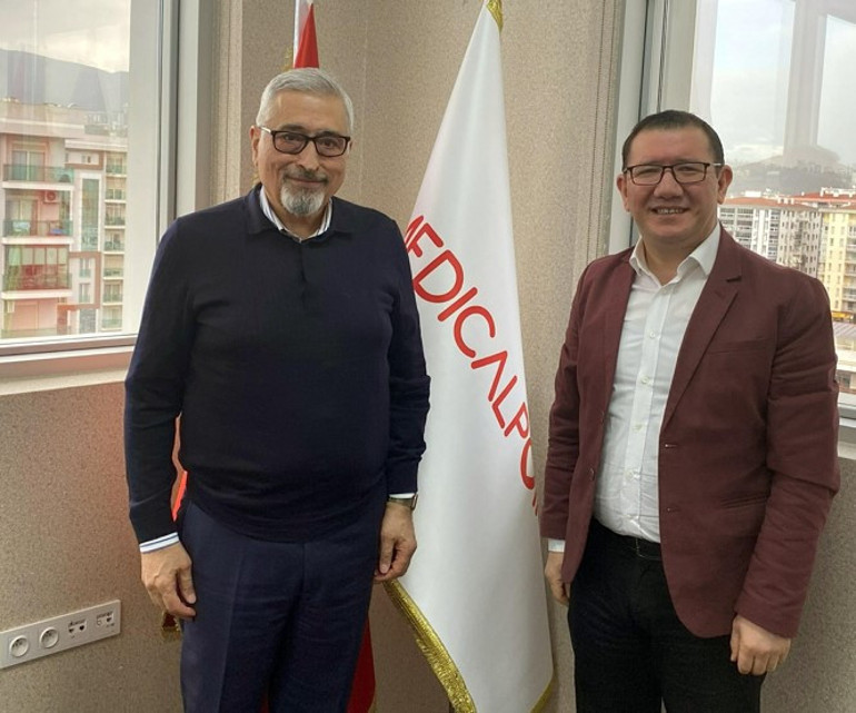 Prof. Dr. Şükrü Emre şimdi de Türkiye’de yeni bir hikaye yazıyor