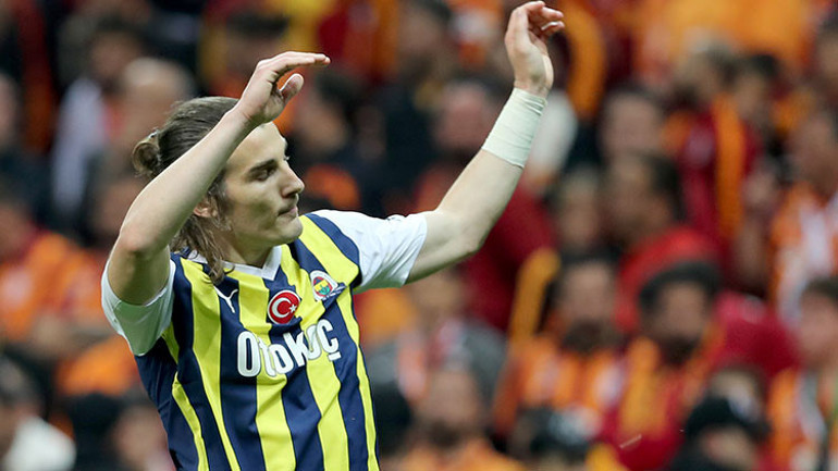 Derbide Galatasarayı deviren Fenerbahçeden 15 yıl sonra bir ilk İsmail Kartaldan dikkat çeken başarı...