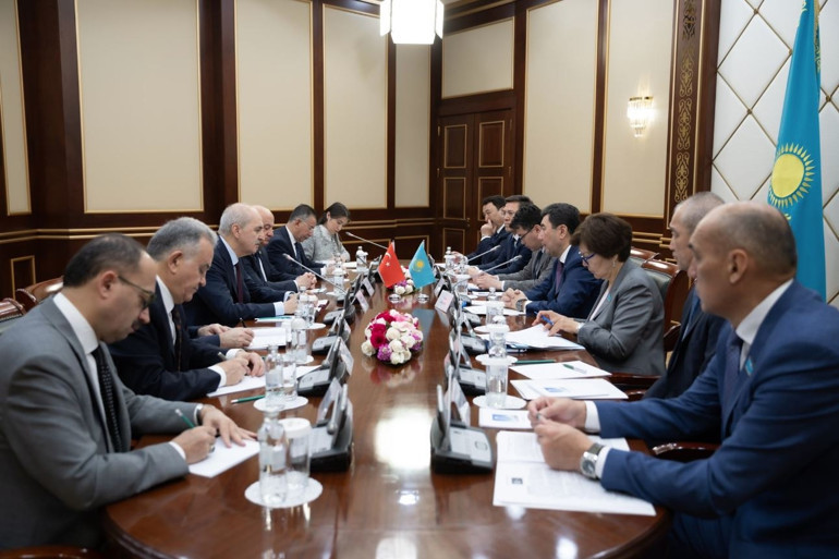 TBMM Başkanı Kurtulmuş, Kazakistan Meclis Başkanı Koşanov ile görüştü