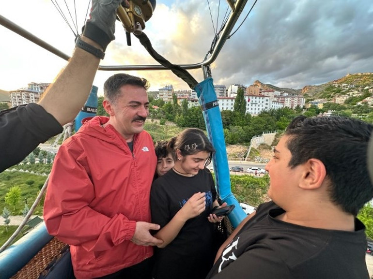 Tuncelide bir ilk: Sıcak hava balonu turizmi başladı
