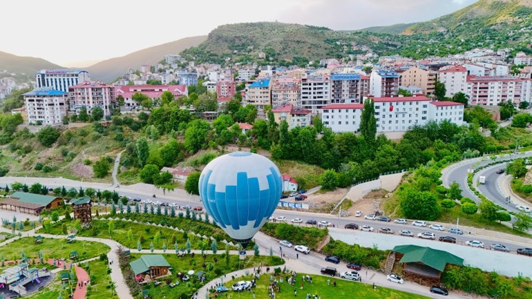 Tuncelide bir ilk: Sıcak hava balonu turizmi başladı