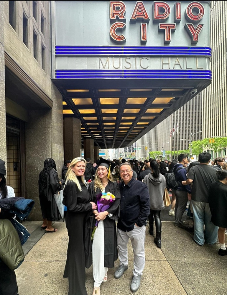 Usta oyuncunun büyük gururu Kızım onur belgesiyle mezun oldu