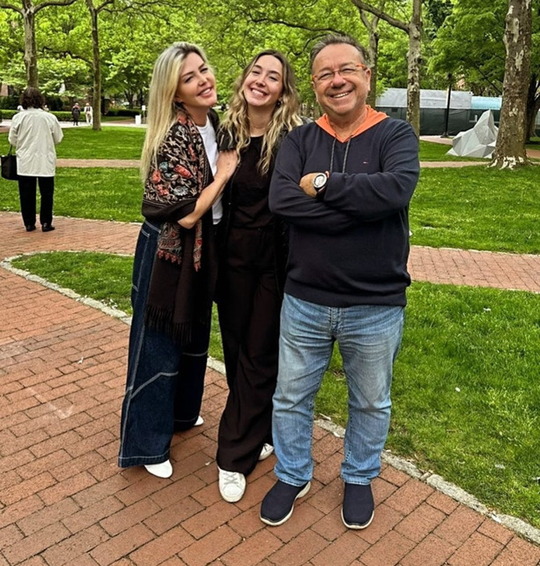 Usta oyuncunun büyük gururu Kızım onur belgesiyle mezun oldu