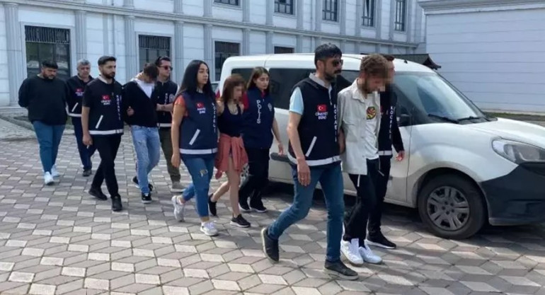 Birlikte olmayı reddedince Rümeysayı kamyonetle uçurumdan yuvarlamıştı... Genç kızı öldüren cani cani tutuklandı