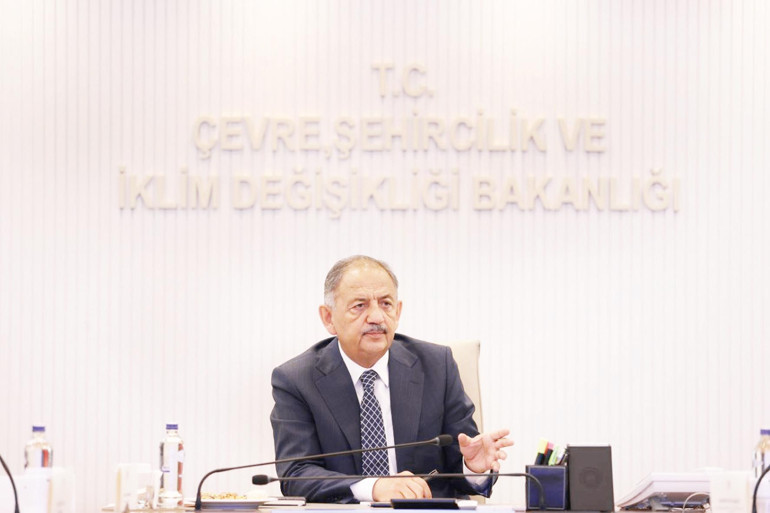 Bakan Özhaseki: Kıyıları işgal edeni ihbar et