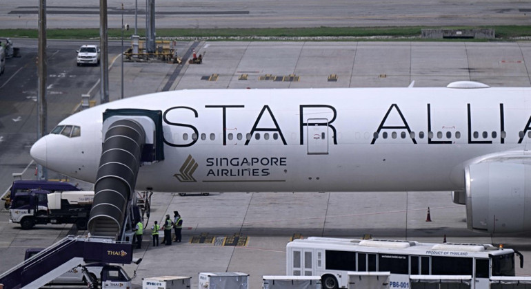 Havada cehennemi yaşadılar Şiddetli türbülansa giren yolcu uçağından gelen görüntüler kan dondurdu