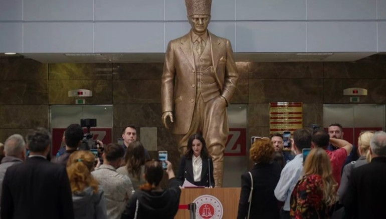 Taş Kağıt Makasın 12. bölümünde neler oldu Rıza için Umut ışığı doğdu
