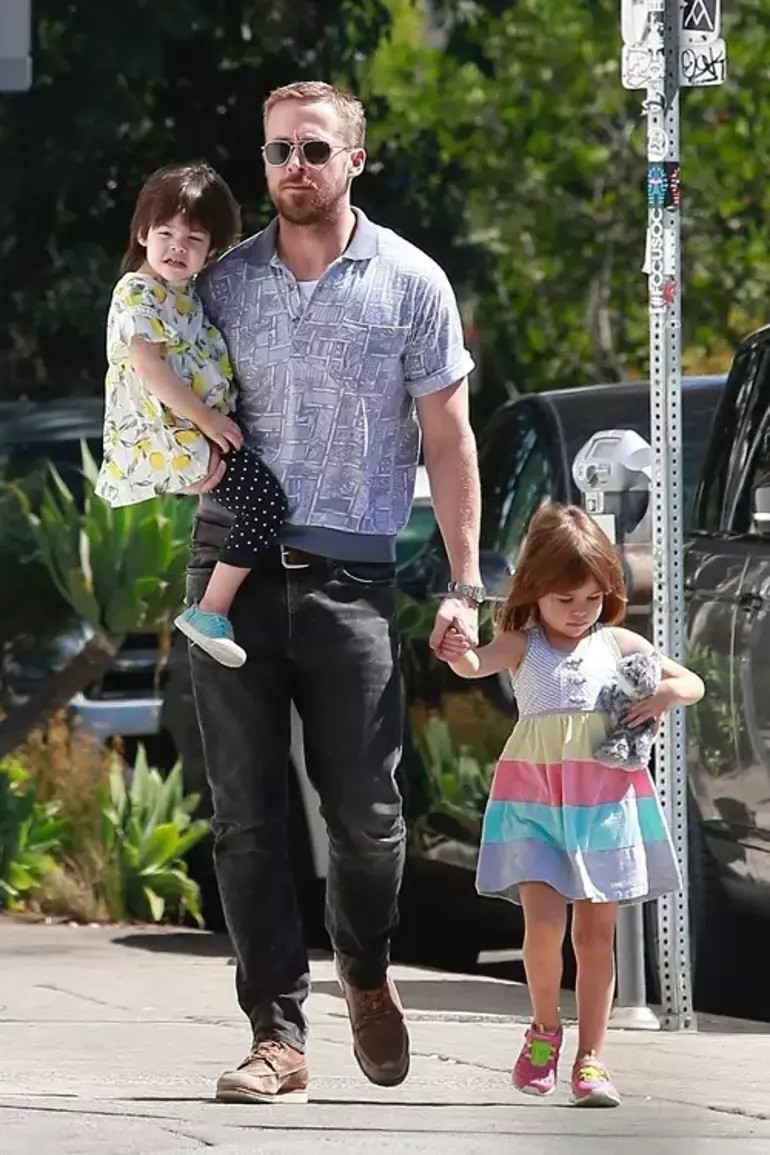 Ünlü çift lüks evlerini satıp şehir hayatından kaçtı… Kızlarını küçük yerde büyütecekler