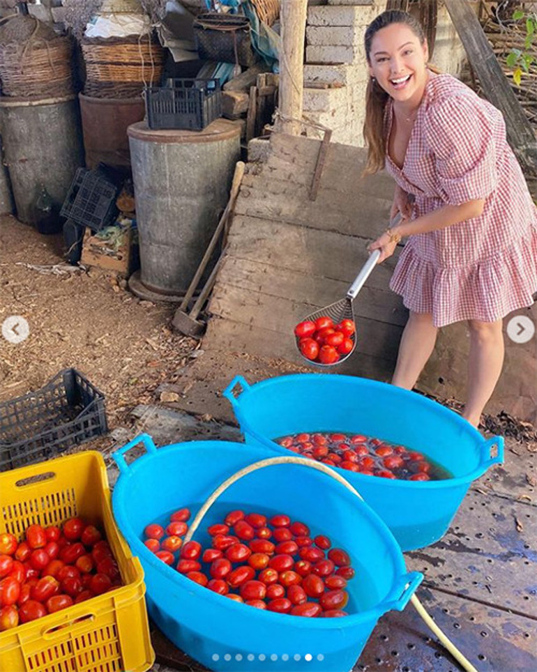 Kocam gibisini bu piyasada bulamazdım... Onca para döktüğü evini bile sattı...  Aşk uğruna dağ köyüne taşınmayı göze aldı...
