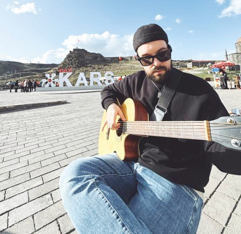 Hayat bana adil davranmadı öfkemi müzikle yansıtıyorum